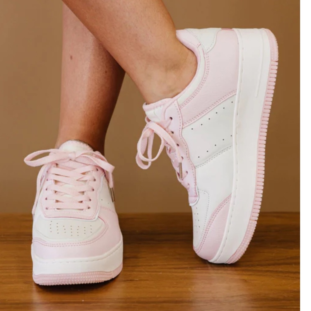 Berness Mile a Minute Platform Sneakers in White and pink new 6